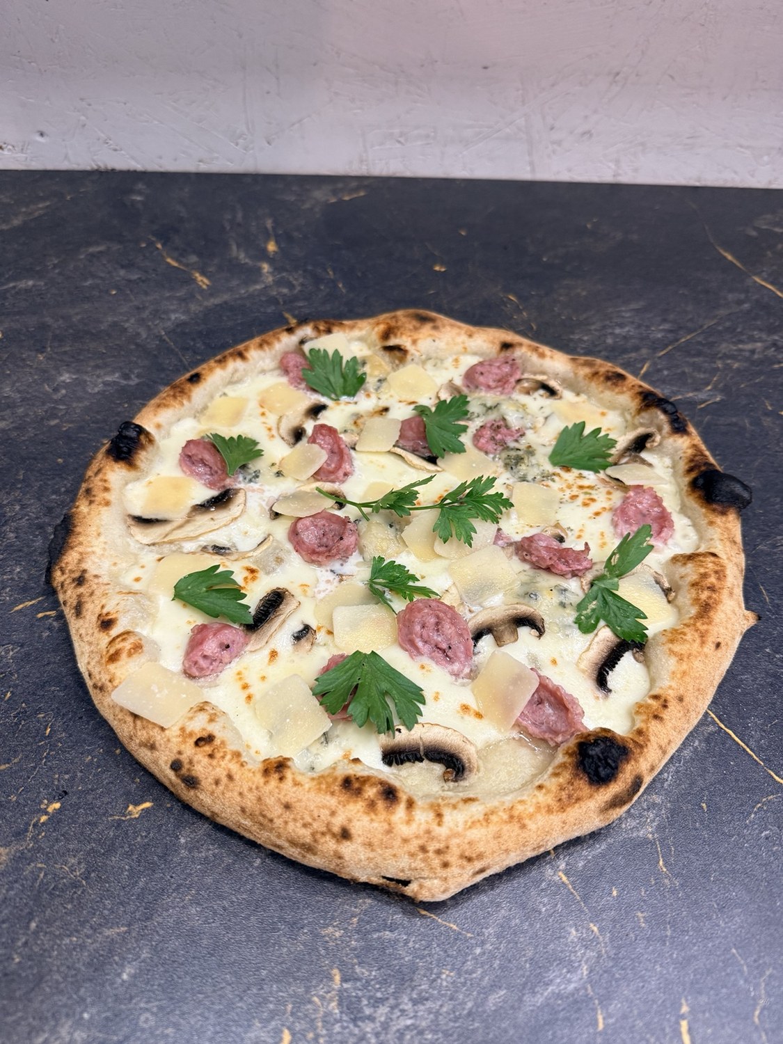 Photo réelle de la pizza Norcina